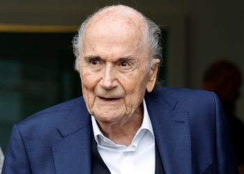 Blatter hekelt FIFA-plan om WK deels te verkopen