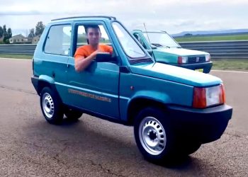 Italiaan perst Fiat Panda samen tot smalste auto ooit