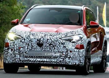 Elektrische Mercedes-AMG GLA duikt op met minder camouflage