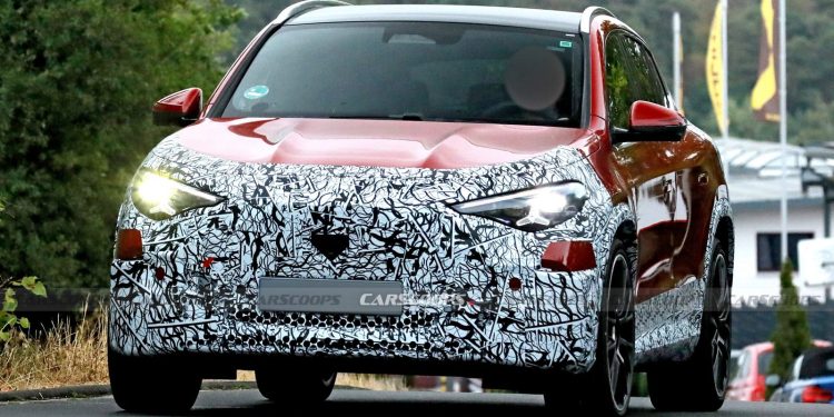 Elektrische Mercedes-AMG GLA duikt op met minder camouflage